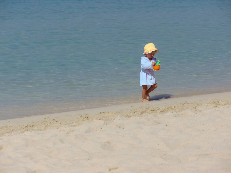 Child-in-Pelekas,-Kontogialos-Beach